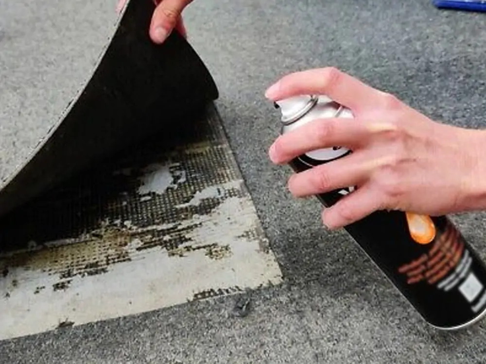 Zu berücksichtigende Faktoren bei der Auswahl des Outdoor-Teppichkleber-Sprays