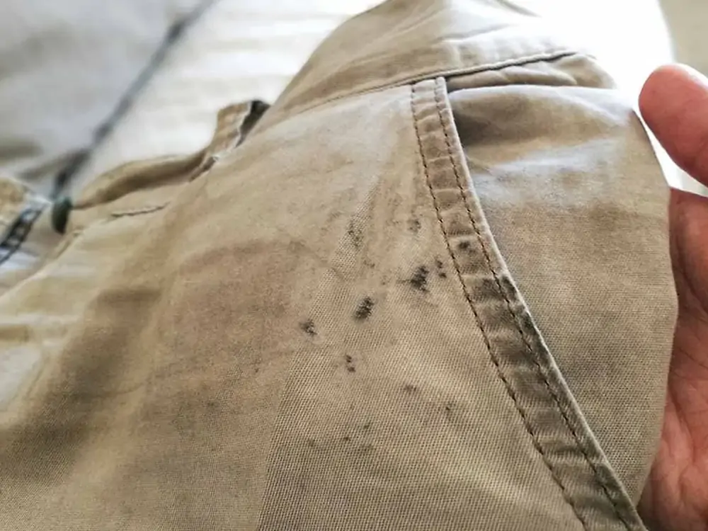 Common Causes of Machine Oil Stains in Garment Production